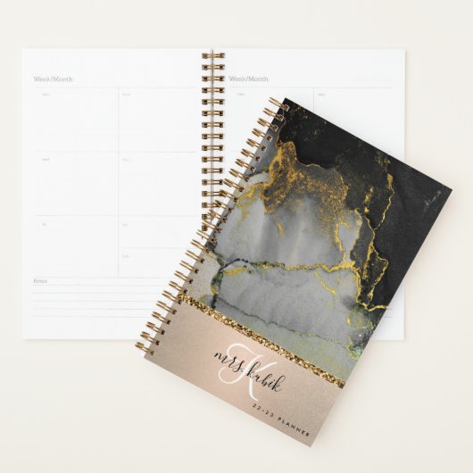 Monogram-Lehrer-Planner aus Gold und schwarzem Mar Planer (Anzeige)