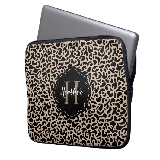 Monogram Leopard Print Laptopschutzhülle (Vorderseite Links)