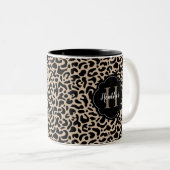 Monogram Leopard Print Zweifarbige Tasse (VorderseiteRechts)