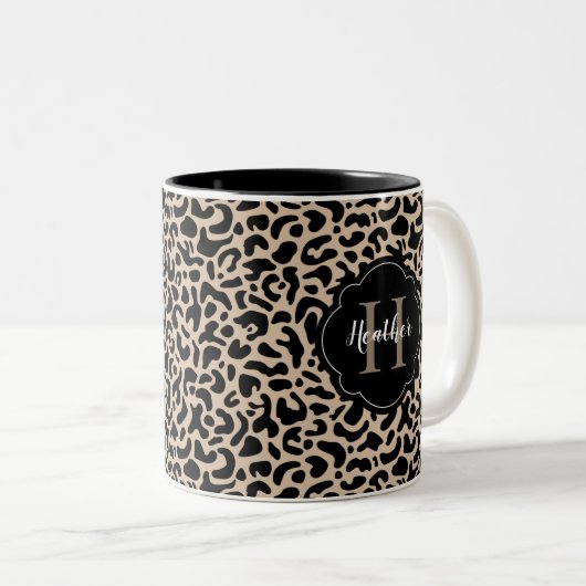 Monogram Leopard Print Zweifarbige Tasse (VorderseiteRechts)