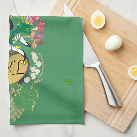 Monogram Leprechaun Green Fruit and Floral Geschirrtuch (Viertel Falte)