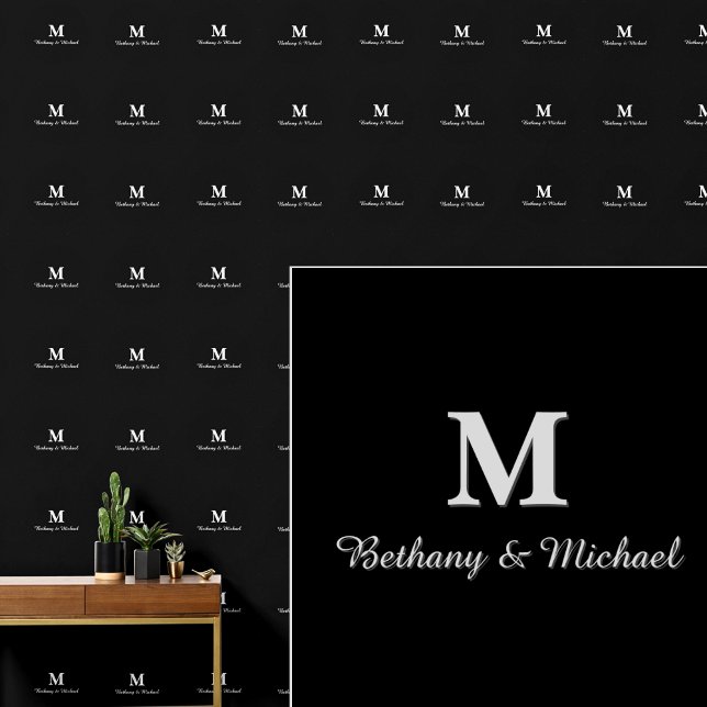 Monogram Letter Initials & Name(n) Grau auf schwar Tapete (Von Creator hochgeladen)