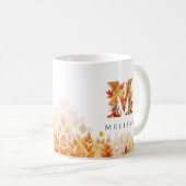Monogram Letter M Rustikale Herbstlaub Kaffeetasse (VorderseiteRechts)