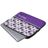 Monogram Lila Black Soccer Ball Pattern Laptopschutzhülle (Vorne Knopf)
