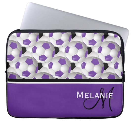Monogram Lila Black Soccer Ball Pattern Laptopschutzhülle (Vorderseite)