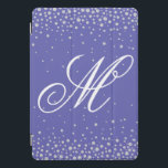 Monogram Lila Diamonds Personalisiert iPad Pro Cover<br><div class="desc">Monogram Lila Diamonds Personalisierte iPad Hüllen und Covers verfügen über einen lila Hintergrund mit einem Diamant-Overlay,  personalisiert mit Ihrem eigenen Monogramm in elegantem weißem Kalligraphieskript. Entworfen von ©Evco Studio www.zazzle.com/store/evcostudio</div>