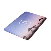 Monogram Lila Ombre Sunset California Beach Bold Badematte (Schrägansicht)