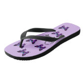 Monogram M Butterfly Flip Flops - Name anpassen Badesandalen (Schrägansicht)