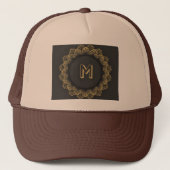 Monogram M Initial Printed Image Tan und Brawn-Cap Truckerkappe (Vorderseite)