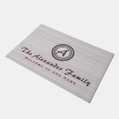 Monogram Medallion Familienname Willkommen Fußmatte (Schrägansicht)