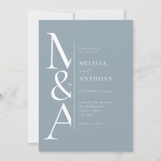 Monogram Minimalistisch Dusty Blue Modern Wedding Einladung (Vorderseite)