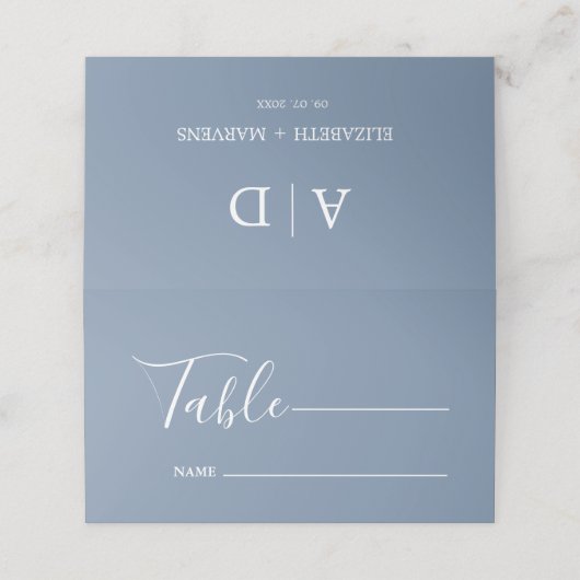 Monogram Minimalistisch Dusty Blue Wedding Platzkarte (Außenseite Aufgefaltet)