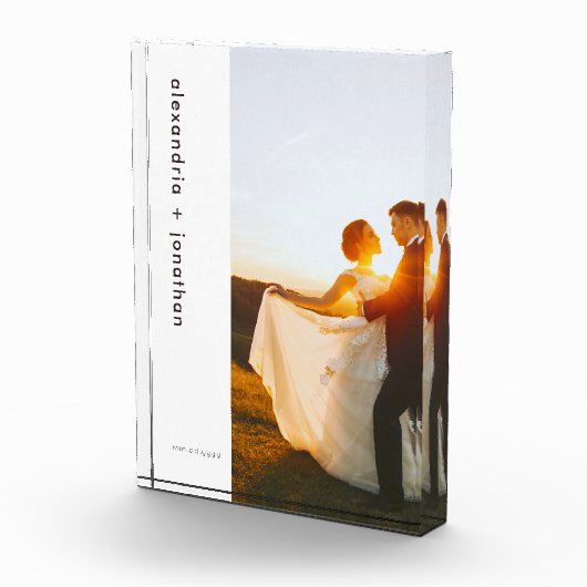 Monogram-Minimalistisch Modernes Foto (Rechts)