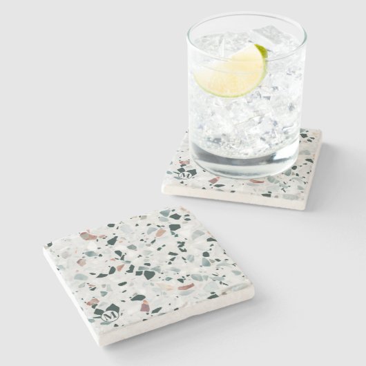 Monogram Modern Abstrakt Terrazzo Muster Steinuntersetzer (Seitenansicht)
