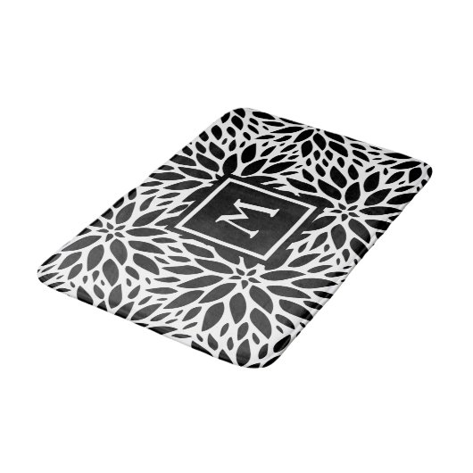 Monogram, Modern Black & White Dahlias Bath Mat Badematte (Schrägansicht)