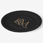 Monogram Modern Gold Script Black Elegante Hochzei Pappteller (Schrägansicht)