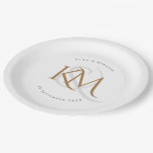 Monogram Modern Gold Script Elegant White Wedding Pappteller (Schrägansicht)