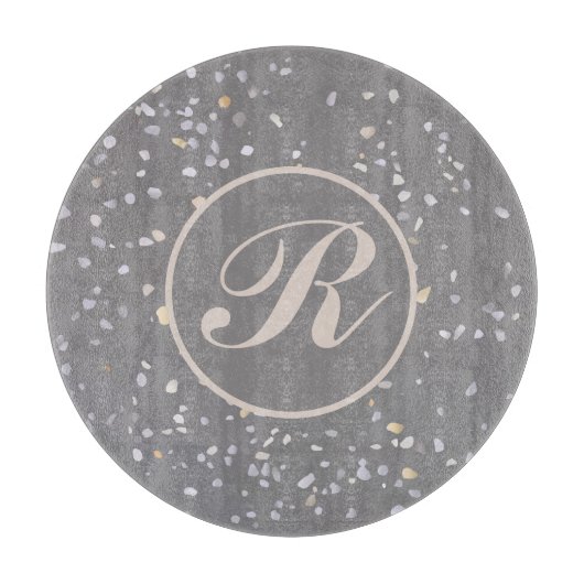 Monogram Modern Gray Terrazzo Schneidebrett (Vorderseite)
