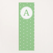 Monogram Modern Green White Polka Dot Muster Yogamatte (Vorderseite)