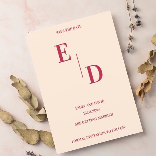 Monogram Modern Magenta Wedding Save the Date Ankündigungspostkarte