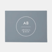Monogram, modern Minimal Dusky Blue Gray Fußmatte (Vorderseite)