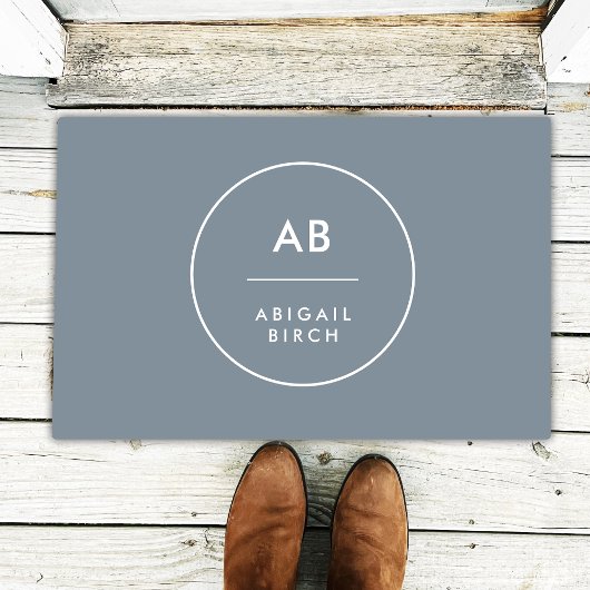 Monogram, modern Minimal Dusky Blue Gray Fußmatte