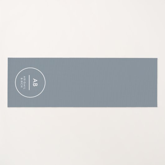 Monogram, modern Minimal Dusky Blue Gray Yogamatte (Vorderseite (Horizontal))