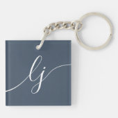 Monogram Modern Minimal Elegant Navy Blue Script Schlüsselanhänger (Rückseite)