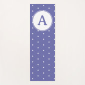 Monogram Modern Periwinkle White Polka Dots Yogamatte (Vorderseite)