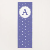 Monogram Modern Periwinkle White Polka Dots Yogamatte (Rückseite)