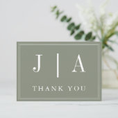 Monogram Modern Simple Sage Green White Wedding Dankeskarte (Stehend Vorderseite)