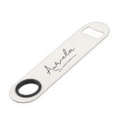 Monogram Modern Stylish Simple Signature Name Speed Flaschenöffner (Vorderseite Schrägansicht)