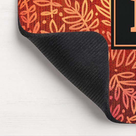 Monogram, moderne Blätter Blattmuster Orangengold Mousepad (Ecke)