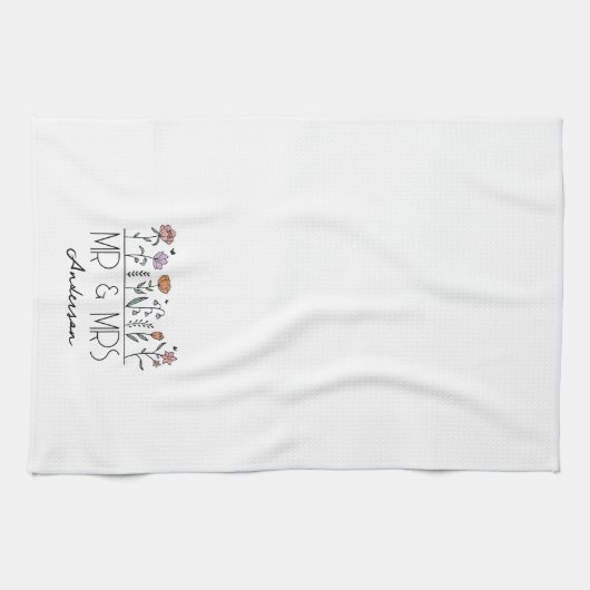 Monogram Mr. & Mrs. Wildblumen Newlyweds Geschirrtuch (Horizontal)