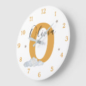 Monogram Mustard Baby Initial Name Nursery Wall Große Wanduhr (Winkel)