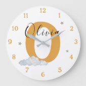 Monogram Mustard Baby Initial Name Nursery Wall Große Wanduhr (Vorderseite)