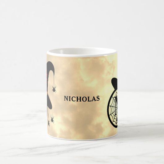Monogram N Halloween Sky Hexenspinnen Name Kaffeetasse (Mittel)