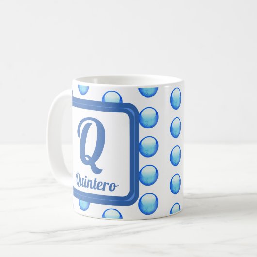 Monogram Nachname Bright Blue Polka Dot Initial Kaffeetasse (Vorderseite Links)