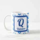Monogram Nachname Bright Blue Polka Dot Initial Kaffeetasse (Links)