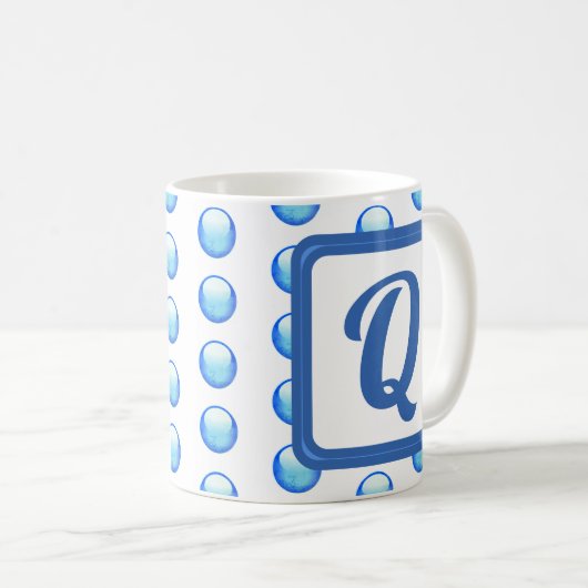 Monogram Nachname Bright Blue Polka Dot Initial Kaffeetasse (VorderseiteRechts)