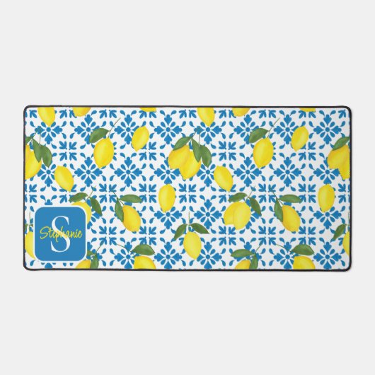 Monogram Name Blue French Tile Lemon Pattern Schreibtischunterlage (Vorderseite)
