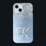Monogram, Name des blauen, gebürsteten Metalls Sil iPhone 15 Hülle<br><div class="desc">Dieses schicke Gehäuse mit hübschem silber funkelndem Glitzer auf blau gebürstetem metallischem Hintergrund ist einfach zu personalisieren.</div>
