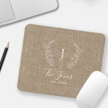 Monogram Name elegant chic personalisiert Mousepad<br><div class="desc">Individuell weißes botanisches Monogramm und Familienname moderne elegante rustikale stilvolle dunkelbeige Burg personalisierte Mousepad.        Ein modernes Geschenk für Hochzeiten,  Jubiläen,  Erntedank,  Weihnachten oder andere Veranstaltungen.</div>