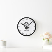 Monogram Name Initial Kitty Cat Lover White Black Runde Wanduhr (Zuhause)