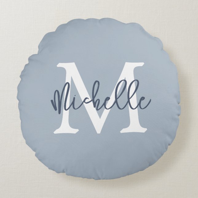 Monogram Name Initial Script Dusty Blue Rundes Kissen (Vorderseite)