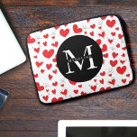 Monogram Name Modernes Niedliches rotes Herzmuster Laptopschutzhülle<br><div class="desc">Monogramm</div>