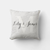 Monogram Name White Gray Marble Wedding Keepake Kissen (Vorderseite)