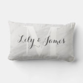 Monogram Name White Gray Marble Wedding Keepake Lendenkissen (Rückseite)