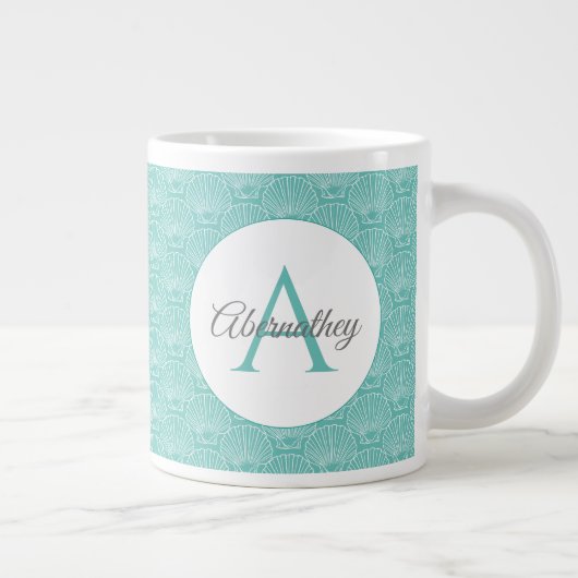 Monogram Name White Sea Muschel Muster Beach House Jumbo-Tasse (Rechts)