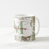 Monogram Name Winter Woodland White Rose Pinecone Kaffeetasse (VorderseiteRechts)